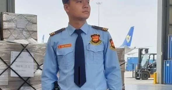 Bảo vệ kho hàng sân bay