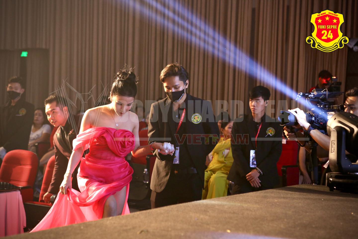 Lý Do Nên Thuê Dịch Vụ Bảo Vệ Event Chuyên Nghiệp Thay Vì Tự Quản Lý